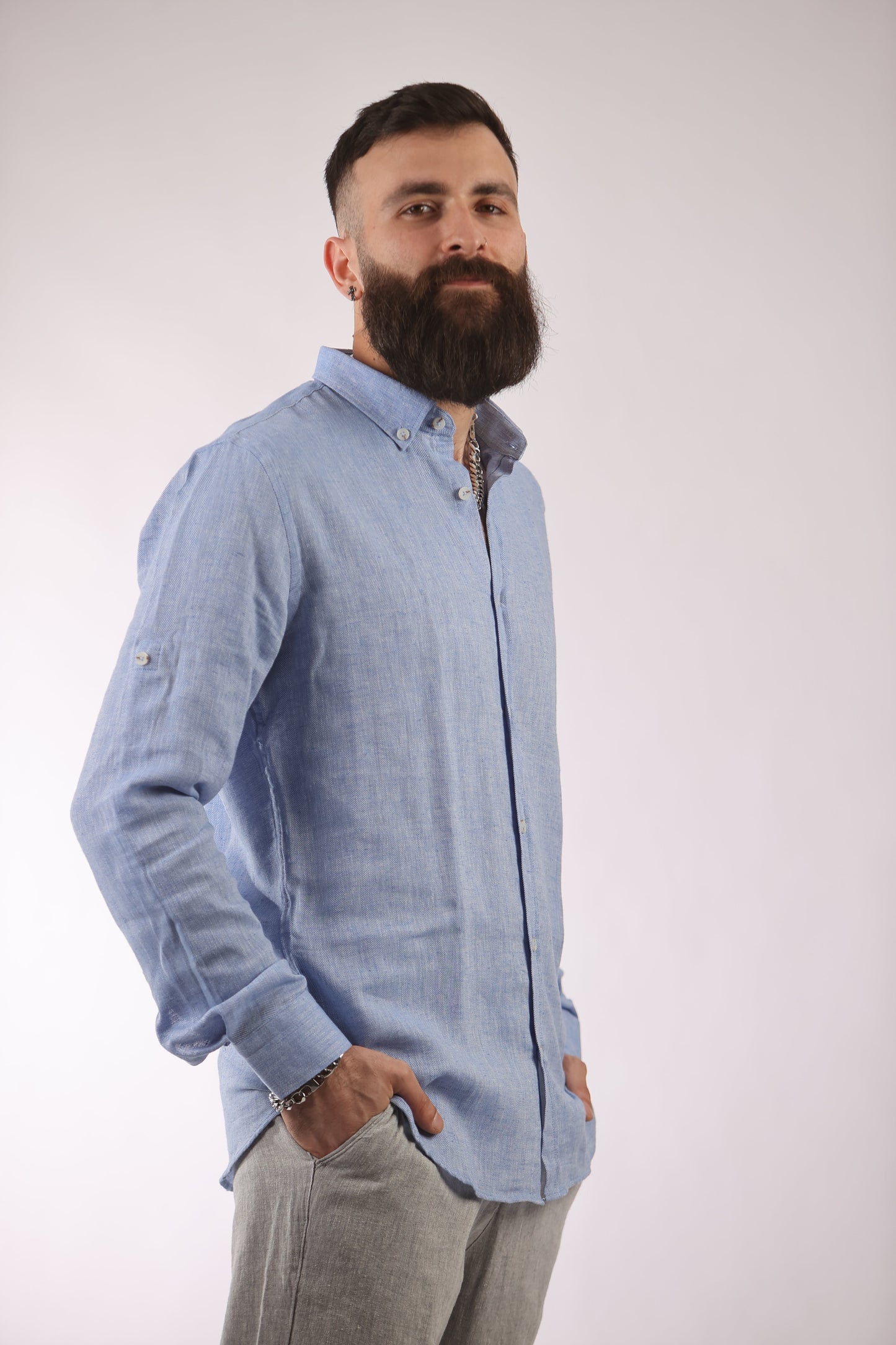 Unisex streetwear Everhold shirt in blue linen-cotton blend.