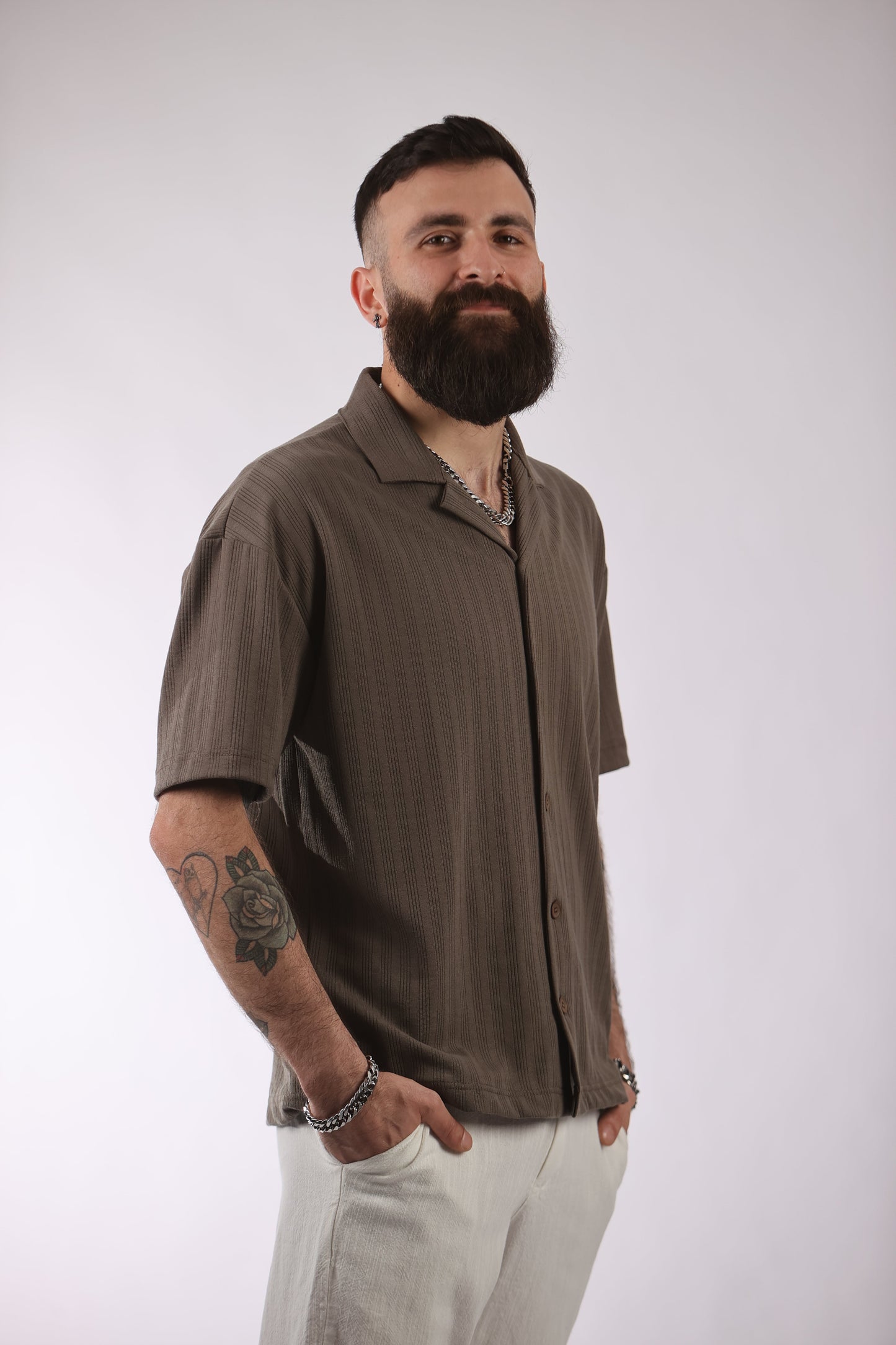 Marrakech shirt in brown, short sleeves, breathable fabric blend.