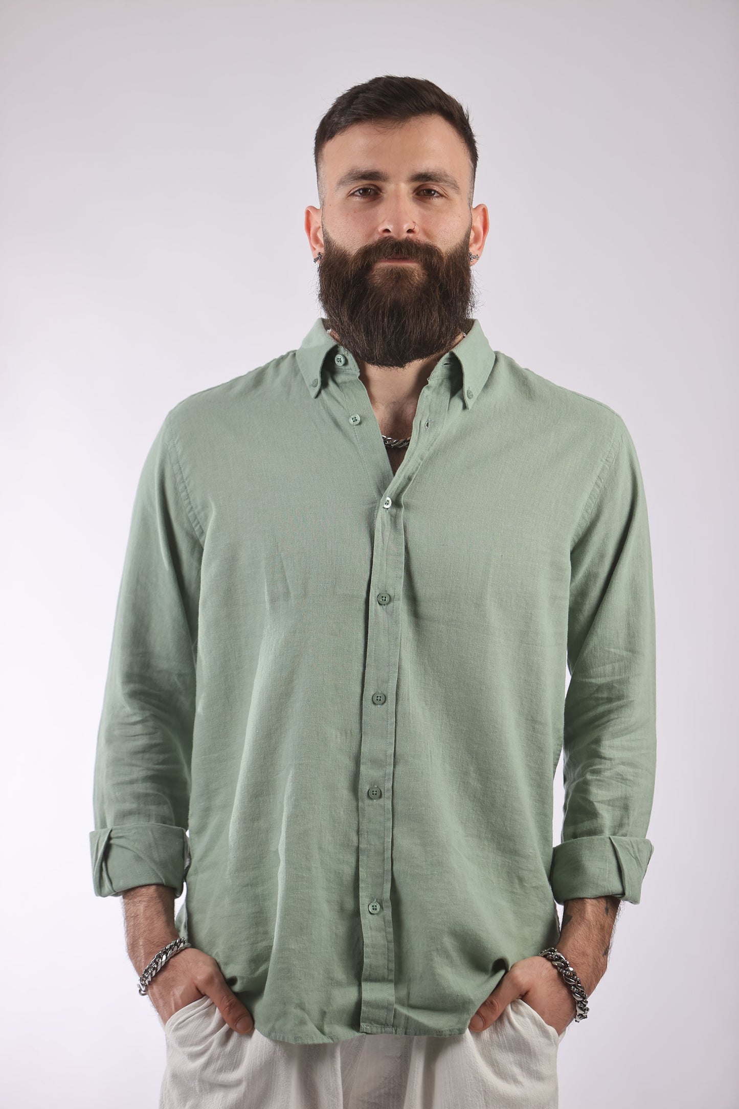 Unisex oversized streetwear Everhold shirt in linen-cotton blend.
