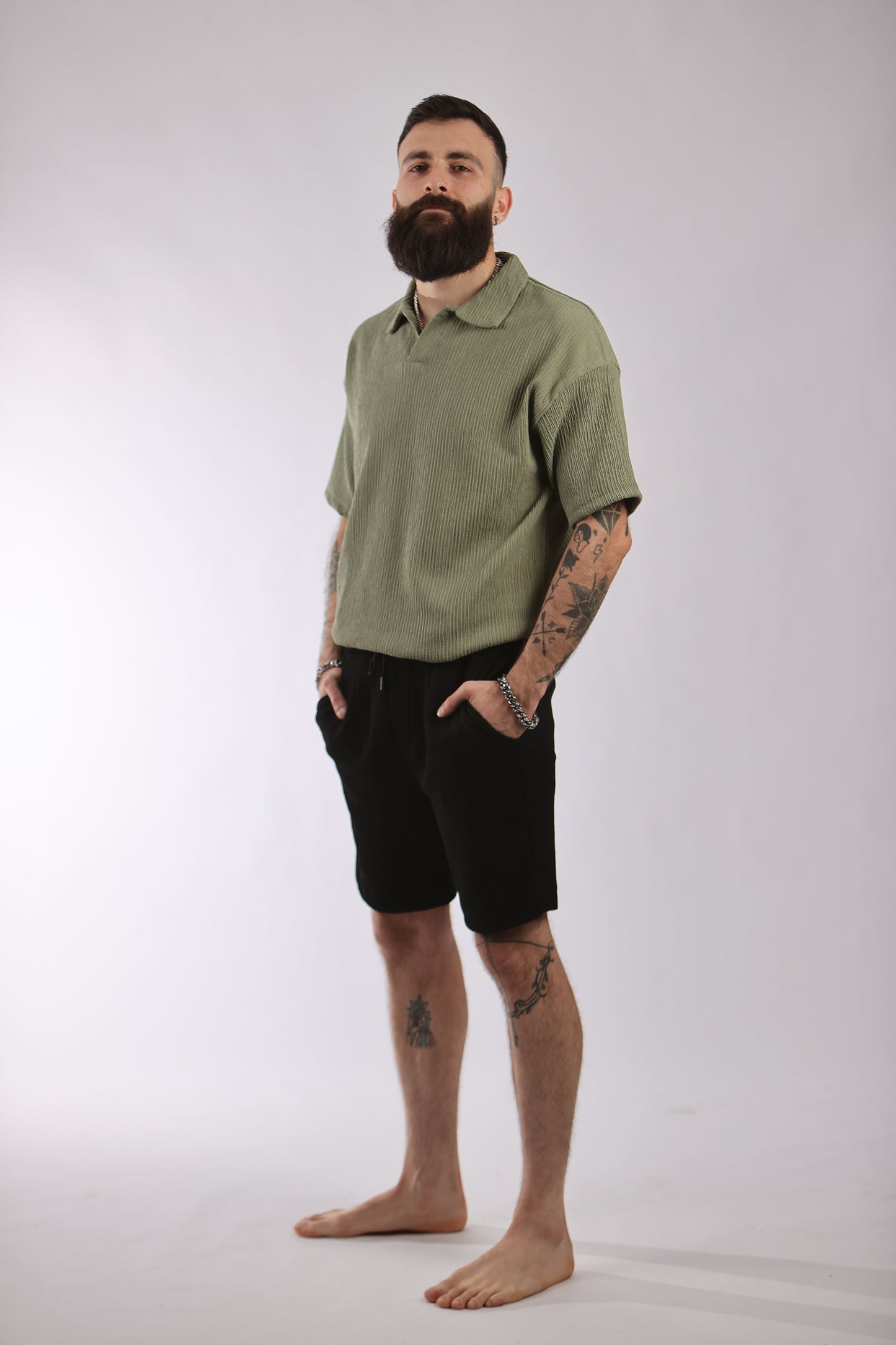 Marrakech short made of 100% polyester for outdoor activities, featuring moisture-wicking and breathable fabric.