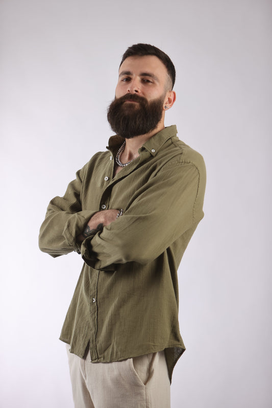 Guesto shirt in olive green, made from 100% cotton for comfort and durability.