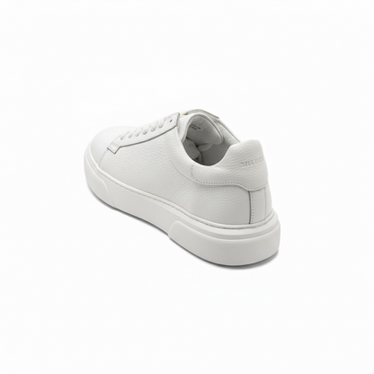 حذاء رياضي جلدي