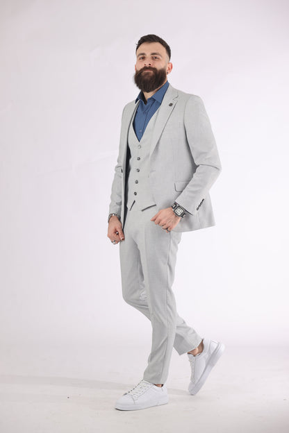 Emilio Sageza suit for men in light gray with Morenzo shirt, showcasing modern elegance.