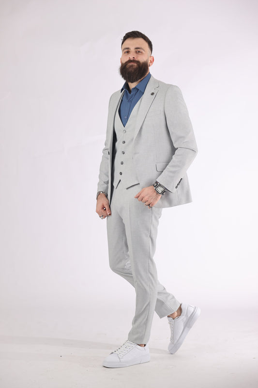 Emilio Sageza suit for men in light gray with Morenzo shirt, showcasing modern elegance.
