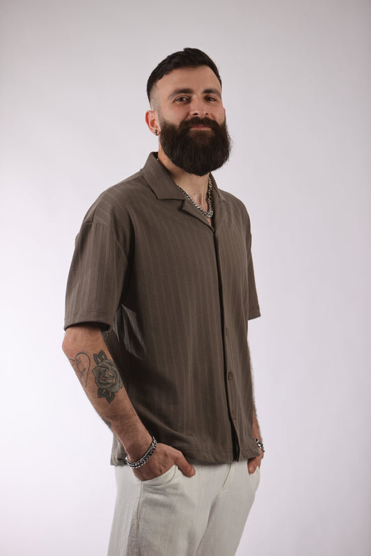 Marrakech shirt in brown, short sleeves, breathable fabric blend.