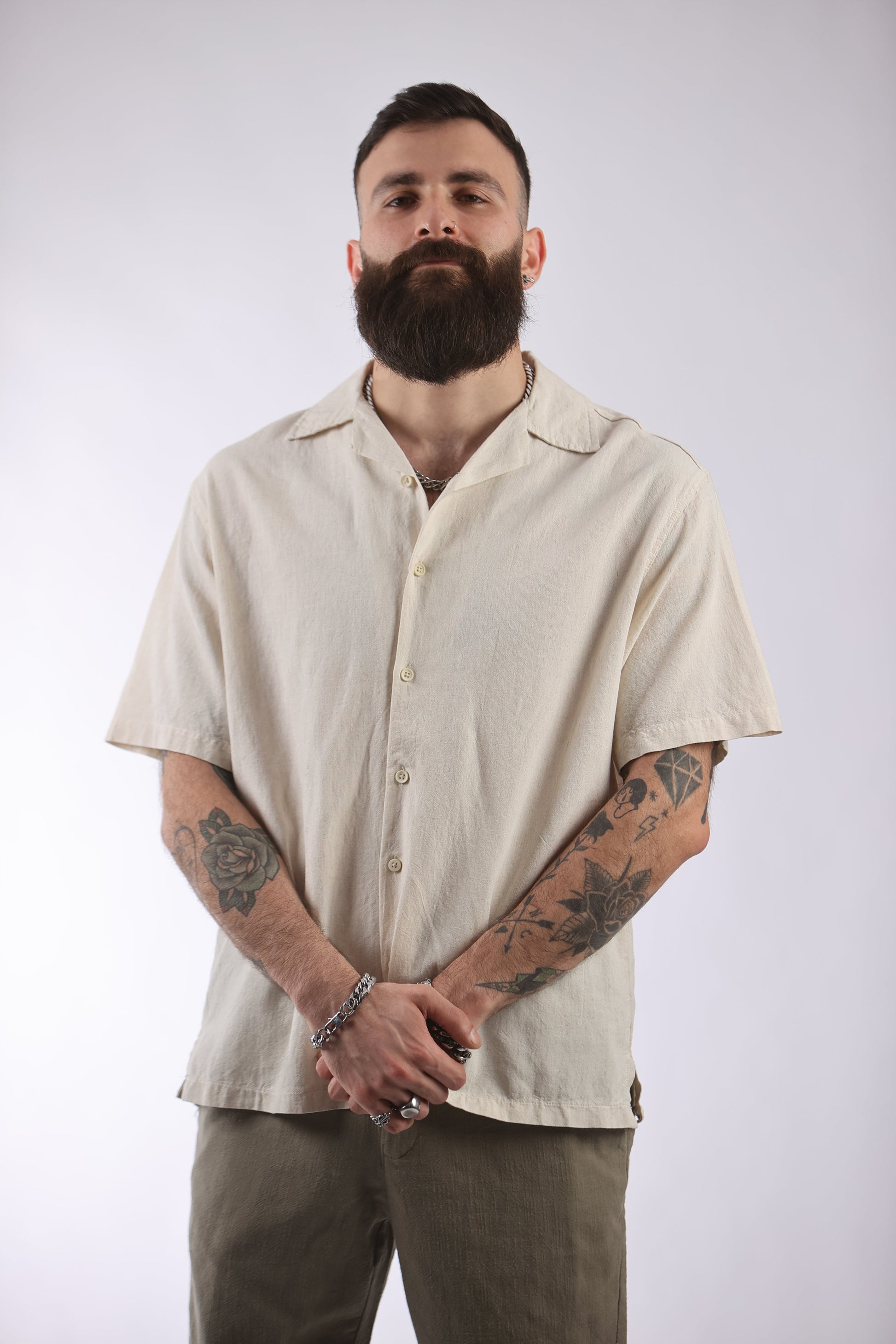 Guesto shirt made from 100% cotton, offering breathable and comfortable fit.