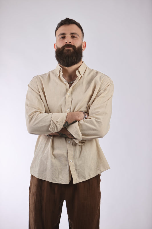 100% cotton Guesto shirt, timeless style, versatile garment.