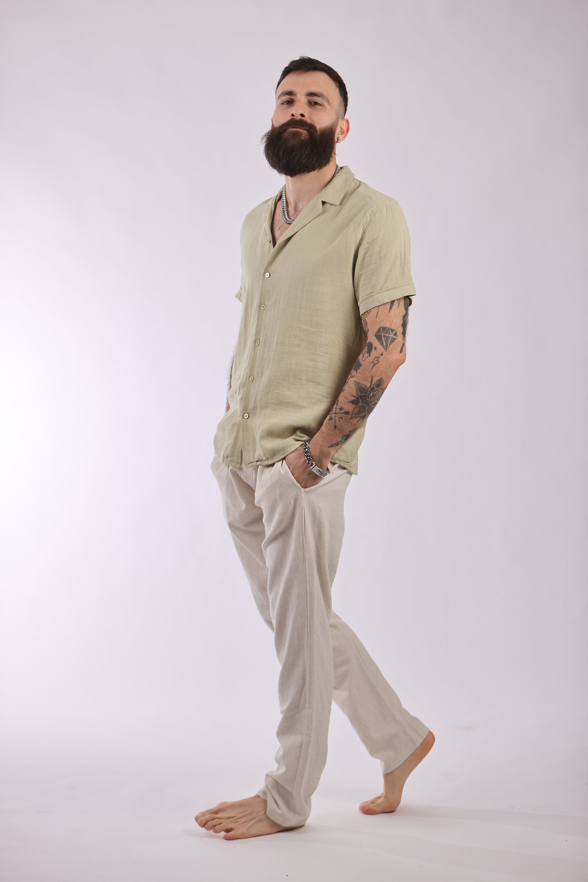 Marrakech pant in light fabric blend for stylish versatility.