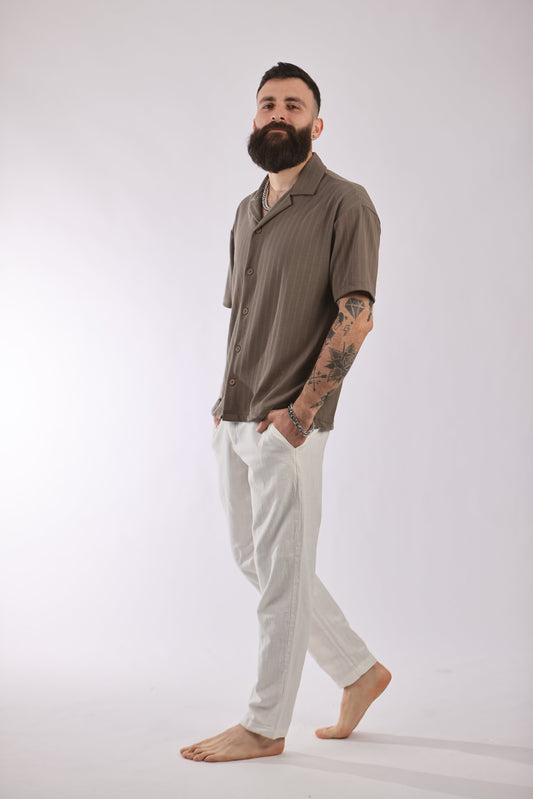 Guesto pant made from 100% cotton for breathable comfort.