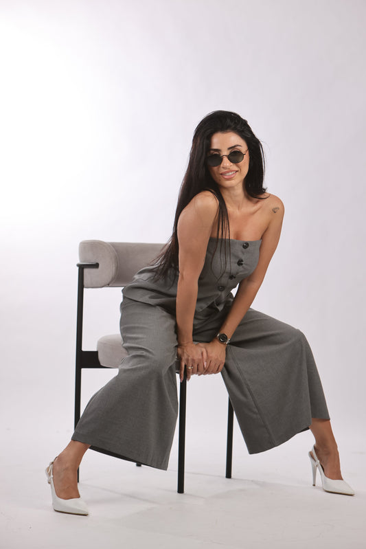 Quzu classic pant with wide legs worn by a woman sitting stylishly on a chair.